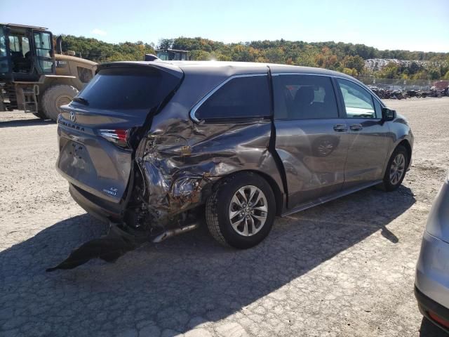 2022 Toyota Sienna LE