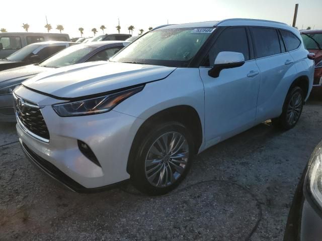 2022 Toyota Highlander Platinum