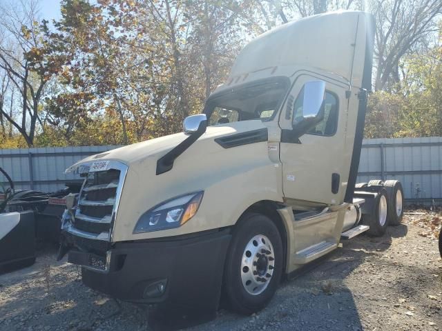 2020 Freightliner Cascadia 126