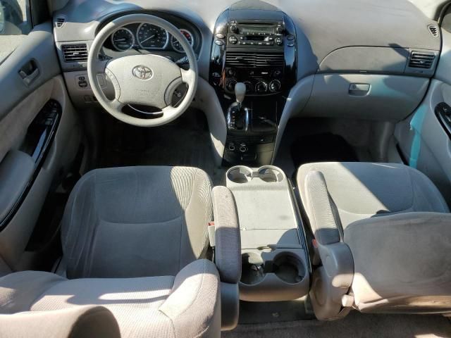 2004 Toyota Sienna CE