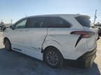 2022 Toyota Sienna LE