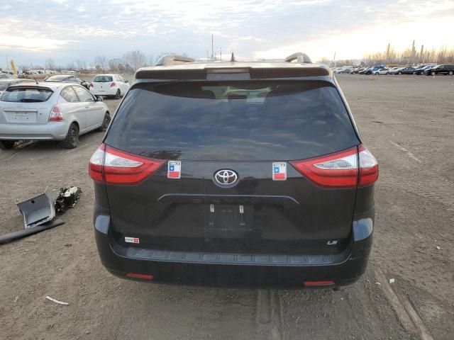 2018 Toyota Sienna LE