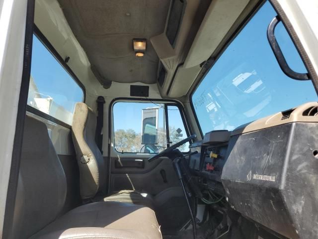 2001 International 4000 4700