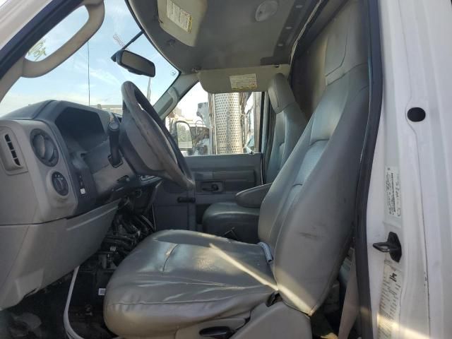 2012 Ford Econoline E350 Super Duty Cutaway Van