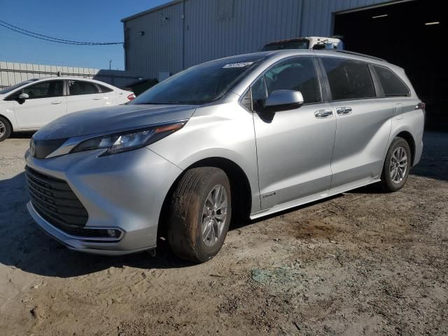 2021 Toyota Sienna XLE