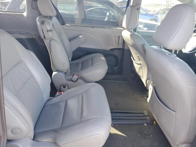 2018 Toyota Sienna XLE