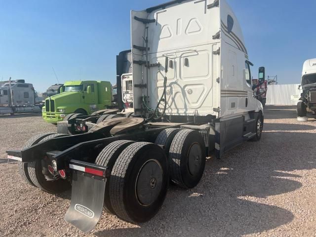 2020 Freightliner Cascadia 126