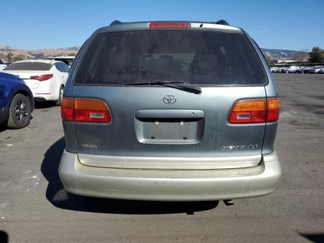 1998 Toyota Sienna LE