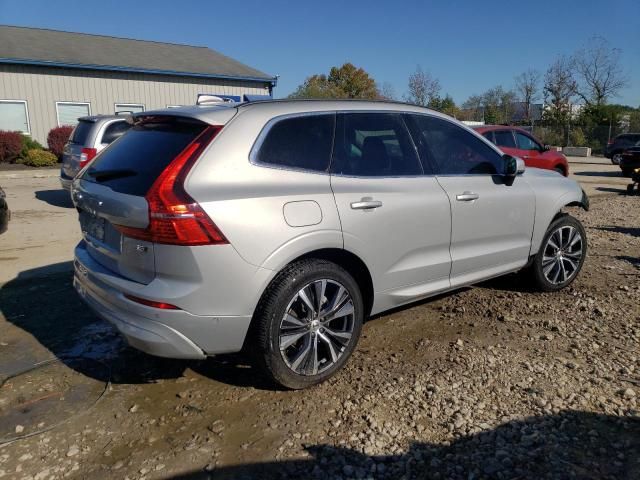 2022 Volvo XC60 B5 Momentum