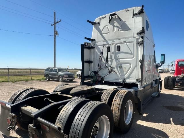 2013 Freightliner Cascadia 125