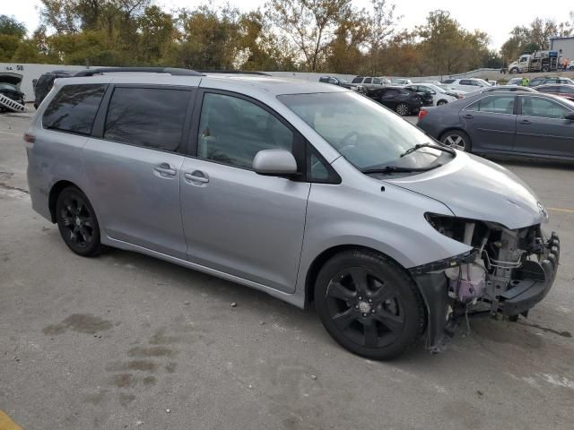 2011 Toyota Sienna Sport