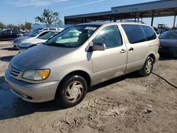 Toyota Sienna le Vehiculos salvage en venta: 2002 Toyota Sienna LE