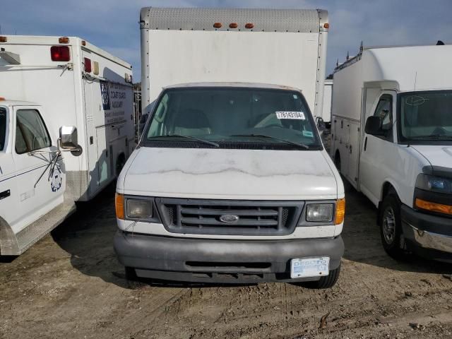 2004 Ford Econoline E350 Super Duty Cutaway Van