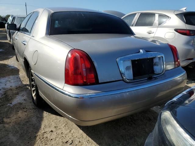 2002 Lincoln Town Car Signature