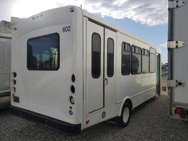 2016 Ford Econoline E450 Super Duty Cutaway Van