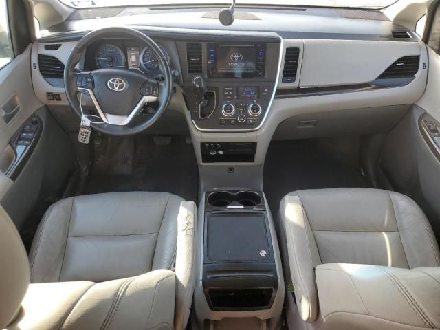 2016 Toyota Sienna XLE