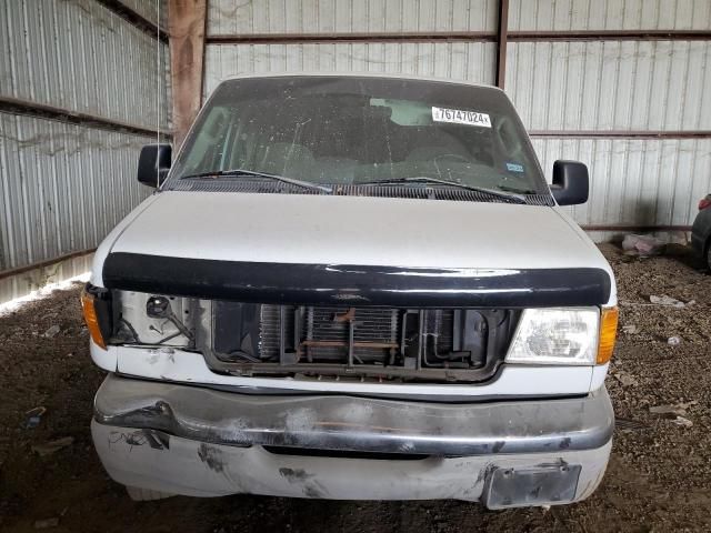 2004 Ford Econoline E350 Super Duty Wagon