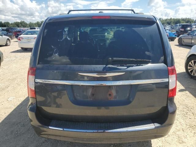 2013 Chrysler Town & Country Touring L