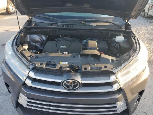 2019 Toyota Highlander SE