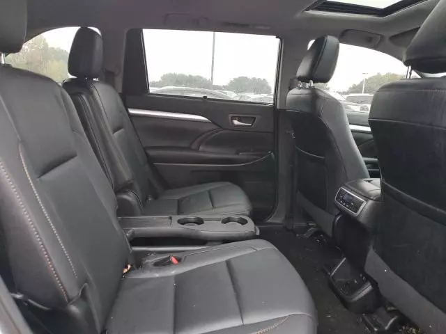 2019 Toyota Highlander SE