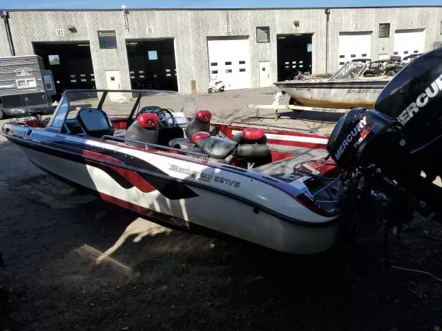 2012 Land Rover Boat