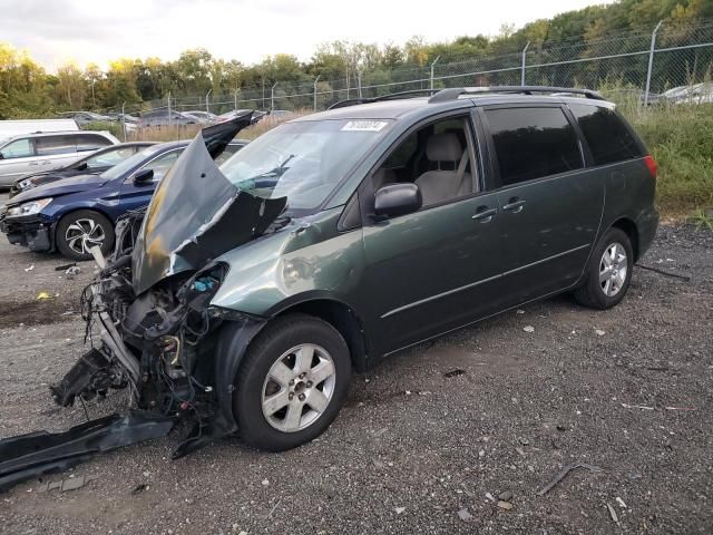 2004 Toyota Sienna CE