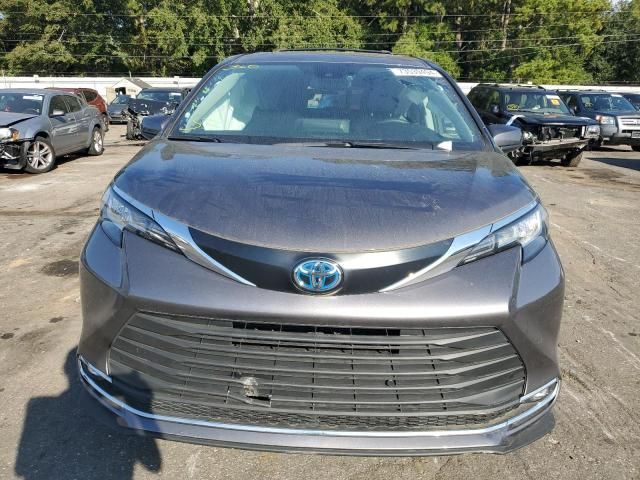 2022 Toyota Sienna XLE