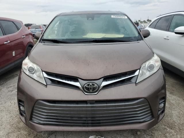 2018 Toyota Sienna XLE