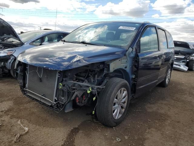 2013 Volkswagen Routan SE