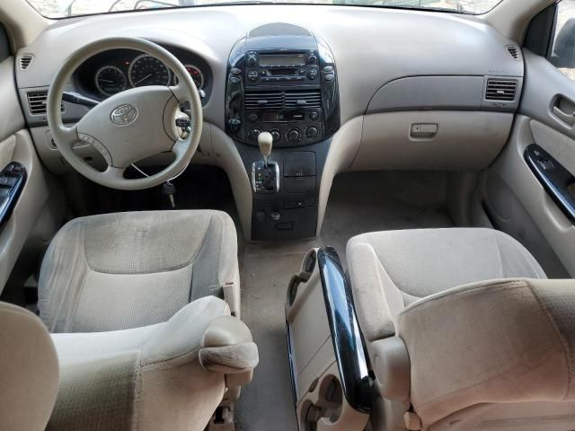 2004 Toyota Sienna CE