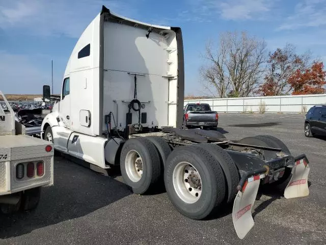 2020 Kenworth Construction T680