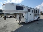 1999 Soon Horse Trailer