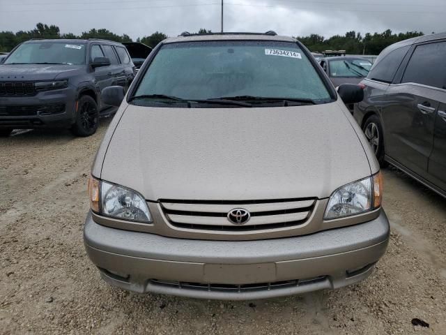 2002 Toyota Sienna LE