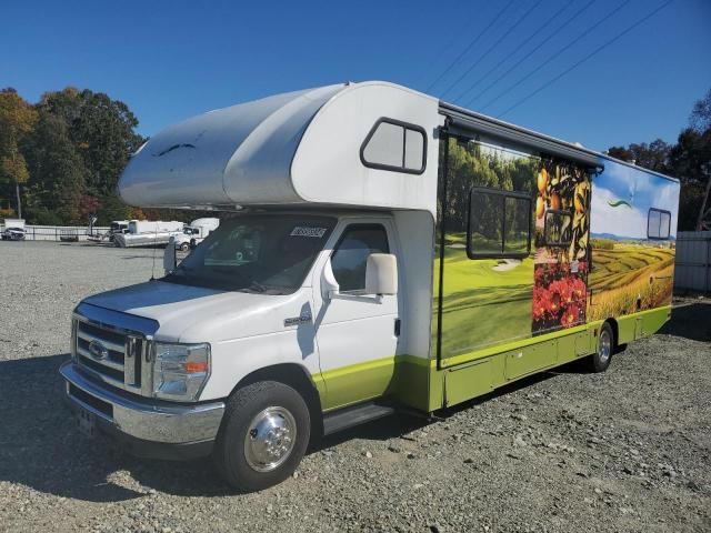 2017 Ford Econoline E450 Super Duty Cutaway Van