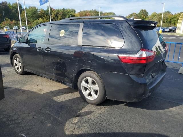 2018 Toyota Sienna LE