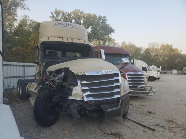 2020 Freightliner Cascadia 126