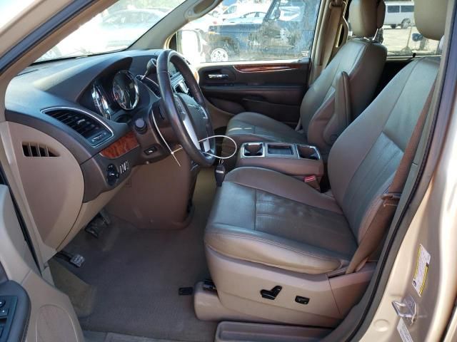 2014 Chrysler Town & Country Touring L