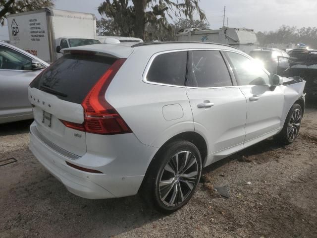 2022 Volvo XC60 B5 Momentum