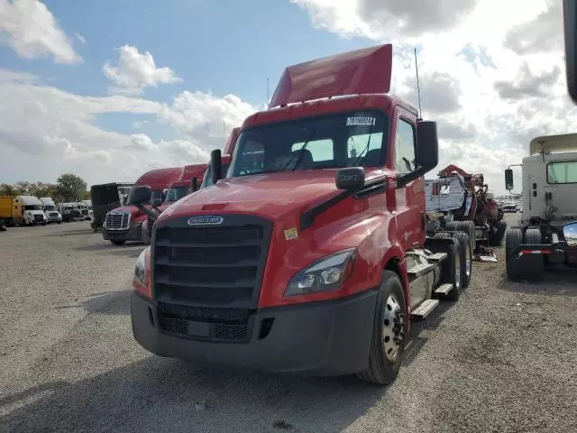 2020 Freightliner Cascadia 126