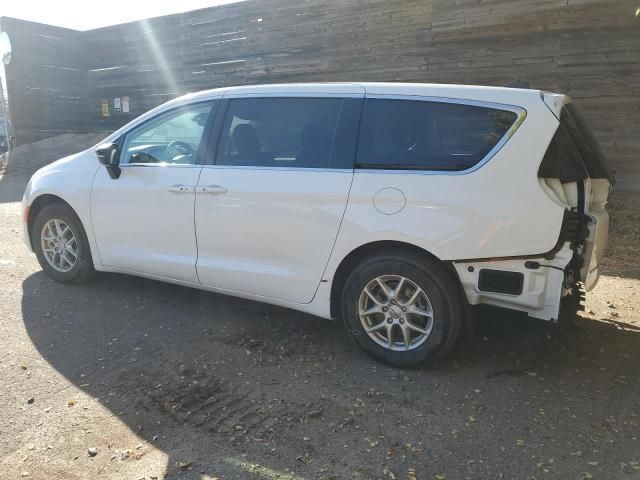 2024 Chrysler Voyager LX