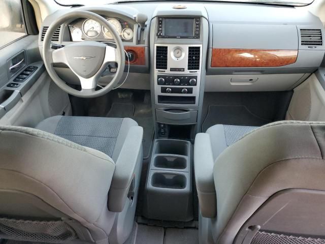 2009 Chrysler Town & Country LX