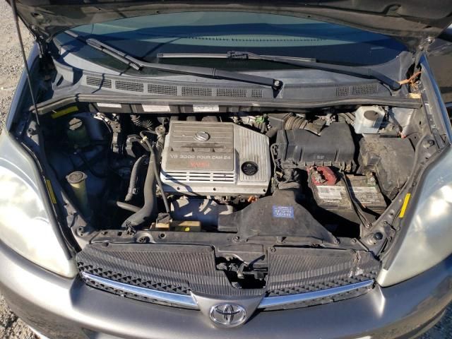 2004 Toyota Sienna XLE