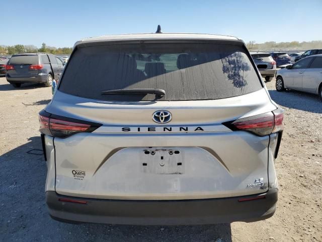 2022 Toyota Sienna LE