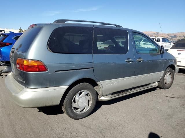 1998 Toyota Sienna LE