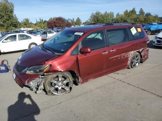 2015 Toyota Sienna Sport