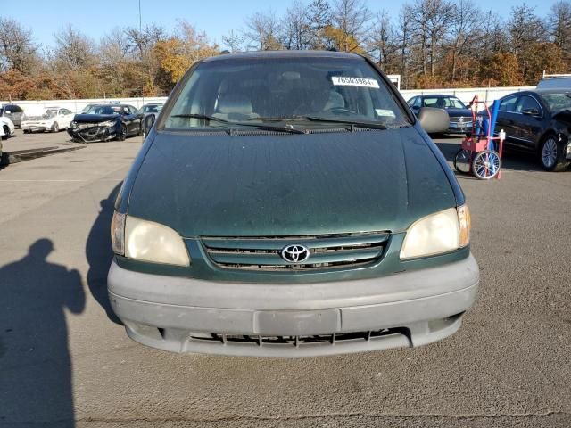 2002 Toyota Sienna LE