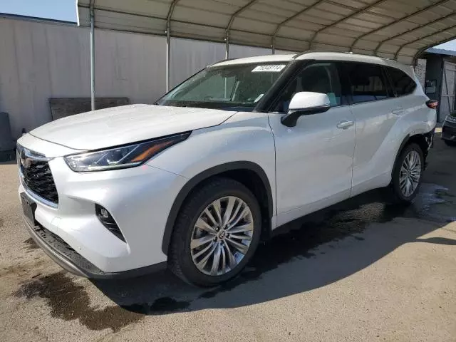 2022 Toyota Highlander Platinum