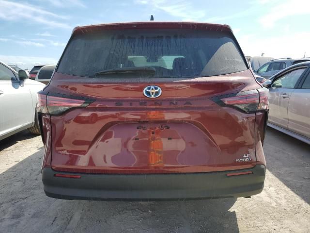 2022 Toyota Sienna LE