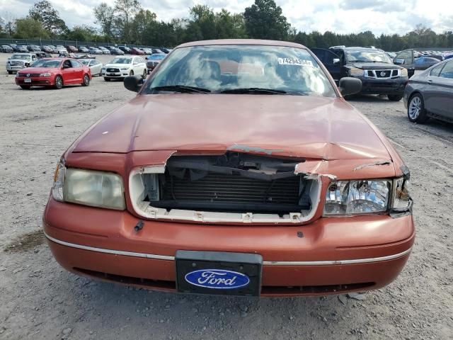 2004 Ford Crown Victoria LX