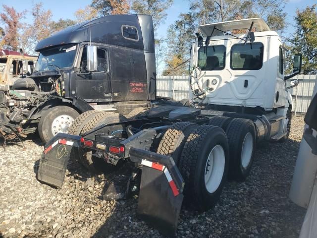 2025 Freightliner Cascadia 126